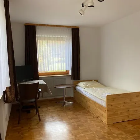 Ruhige 4 Eg-wohnung Z1 *